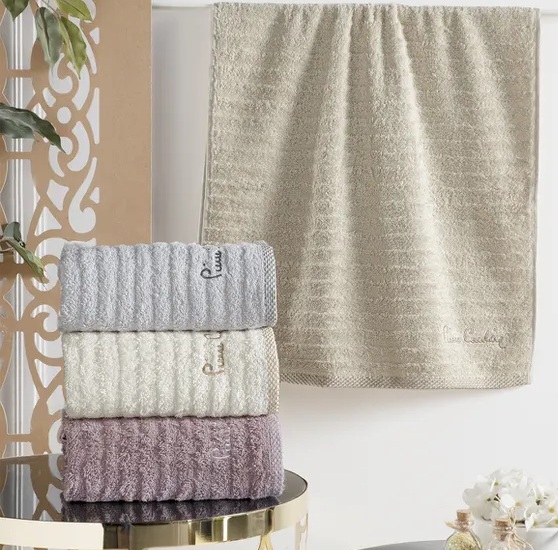 حوله پیرکاردین  Pierre Cardin